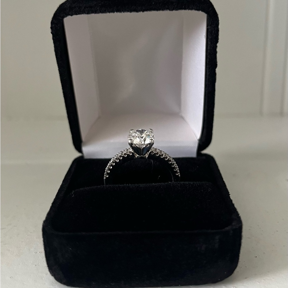 💍 Pre Loved Diamond Engagement Ring 💍 - Picture 3 of 5